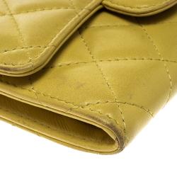 مملوكة مسبقًا محفظة شانيل قلاب CC جلد مبطنة صفراء