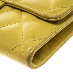 مملوكة مسبقًا محفظة شانيل قلاب CC جلد مبطنة صفراء