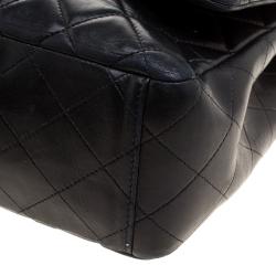 Pre Owned حقيبة شانيل ماكسي كلاسيك جلد مبطن بقلاب مزدوج سوداء