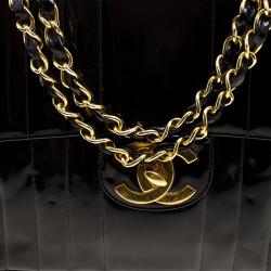 مملوكة مسبقًا Chanel Black Vertical Quilted Patent Leather XL Jumbo Classic Flap Bag