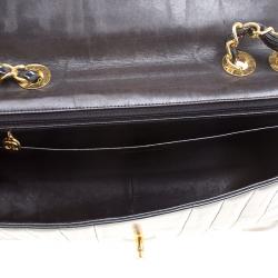 مملوكة مسبقًا Chanel Black Vertical Quilted Patent Leather XL Jumbo Classic Flap Bag