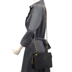 مملوكة مسبقًا Chanel Black Chevron Lambskin Shoulder Bag