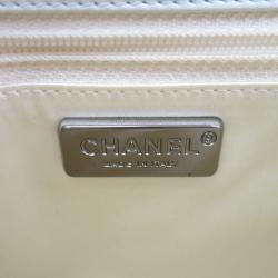 مملوكة مسبقًا Chanel Red and White Lambskin Clutch