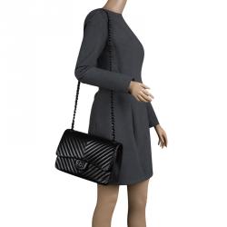 مملوكة مسبقًا Chanel Black Leather Chevron Jumbo Classic Double Flap Bag