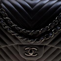 مملوكة مسبقًا Chanel Black Leather Chevron Jumbo Classic Double Flap Bag