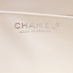 Pre Owned حقيبة شانيل قلاب بوي مزخرف خرزات متوسطة جلد بيضاء