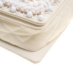 Pre Owned حقيبة شانيل قلاب بوي مزخرف خرزات متوسطة جلد بيضاء