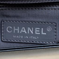 مملوكة مسبقًا Chanel Grey Patent Leather Large Boy Flap Bag