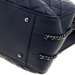 مملوكة مسبقًا حقيبة يد شانيل شوبر جلد مبطنة كحلية