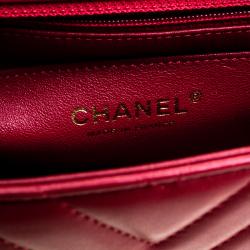 Pre Owned حقيبة شانيل قلاب كلاسيكي نيو ميني جلد شيفرون حمراء داكنة