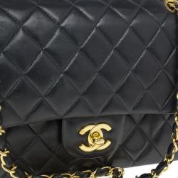 مملوكة مسبقًا Chanel Black Lambskin Leather Small Single Flap Bag