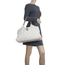 Pre Owned Chanel White Lambskin Hobo