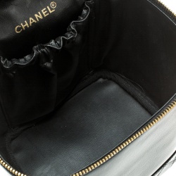 مملوكة مسبقًا حافظة شانيل فنيتي جلد سوداء