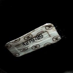 مملوكة مسبقًا حافظة شانيل فنيتي جلد سوداء