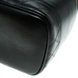 مملوكة مسبقًا حافظة شانيل فنيتي جلد سوداء