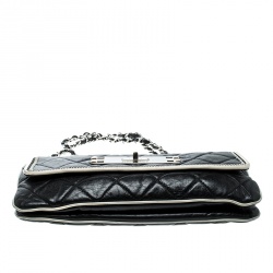 مملوكة مسبقًا Chanel Black Quilted Leather East West Flap Bag