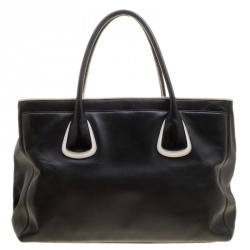 Pre Owned حقيبة يد شانيل ايجيوزيتف كيرف جلد سوداء/بيضاء