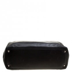 Pre Owned حقيبة يد شانيل ايجيوزيتف كيرف جلد سوداء/بيضاء