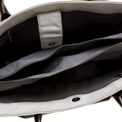 Pre Owned حقيبة يد شانيل ايجيوزيتف كيرف جلد سوداء/بيضاء