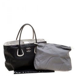 Pre Owned حقيبة يد شانيل ايجيوزيتف كيرف جلد سوداء/بيضاء