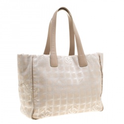 مملوكة مسبقًا Chanel Beige Nylon Travel Line Tote
