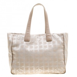 مملوكة مسبقًا Chanel Beige Nylon Travel Line Tote
