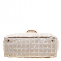 مملوكة مسبقًا Chanel Beige Nylon Travel Line Tote