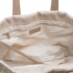 مملوكة مسبقًا Chanel Beige Nylon Travel Line Tote