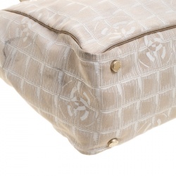 مملوكة مسبقًا Chanel Beige Nylon Travel Line Tote