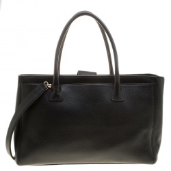 مملوكة مسبقًا Chanel Black Leather Cerf Tote