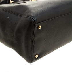 مملوكة مسبقًا Chanel Black Leather Cerf Tote