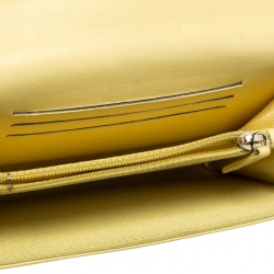 Pre Owned محفظة شانيل جلد أصفر مبطن بقلاب