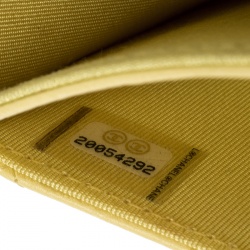 Pre Owned محفظة شانيل جلد أصفر مبطن بقلاب