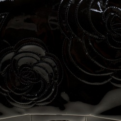 Pre Owned حقيبة شانيل قلاب كلاسيك 3 اكورديون كامليا جلد لامع سوداء