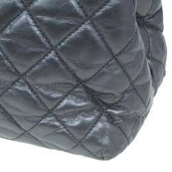 مملوكة مسبقًا Chanel Metallic Silver Quilted Leather Chain Me Tote