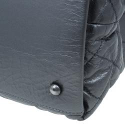 مملوكة مسبقًا Chanel Metallic Silver Quilted Leather Chain Me Tote