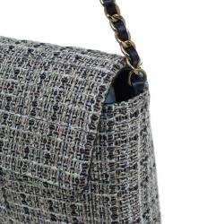 مملوكة مسبقًا Chanel Black Tweed Quilted East West Flap Bag