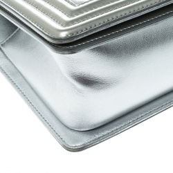 Pre Owned Chanel Silver Quilted Patent Leather Medium Boy Flap Bag