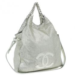 مملوكة مسبقًا Chanel Silver Metallic Leather Perforated Rodeo Drive Grand Shopping Hobo