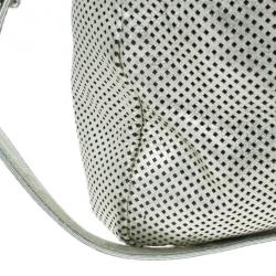 مملوكة مسبقًا Chanel Silver Metallic Leather Perforated Rodeo Drive Grand Shopping Hobo