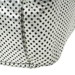 مملوكة مسبقًا Chanel Silver Metallic Leather Perforated Rodeo Drive Grand Shopping Hobo