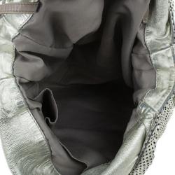 مملوكة مسبقًا Chanel Silver Metallic Leather Perforated Rodeo Drive Grand Shopping Hobo