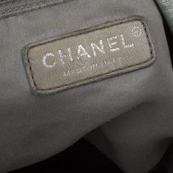 مملوكة مسبقًا Chanel Silver Metallic Leather Perforated Rodeo Drive Grand Shopping Hobo
