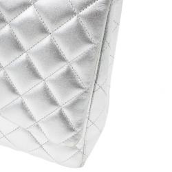 مملوكة مسبقًا Chanel Metallic Silver Leather Maxi Flap Bag