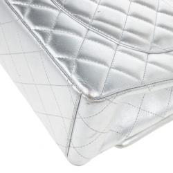 مملوكة مسبقًا Chanel Metallic Silver Leather Maxi Flap Bag