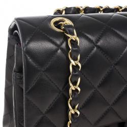 مملوكة مسبقًا Chanel Small Lambskin Classic Shoulder Bag