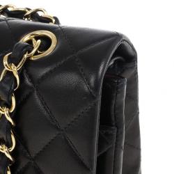 مملوكة مسبقًا Chanel Small Lambskin Classic Shoulder Bag