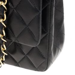 مملوكة مسبقًا Chanel Small Lambskin Classic Shoulder Bag