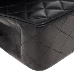 مملوكة مسبقًا Chanel Small Lambskin Classic Shoulder Bag