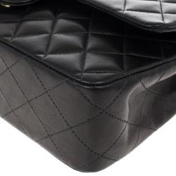 مملوكة مسبقًا Chanel Small Lambskin Classic Shoulder Bag